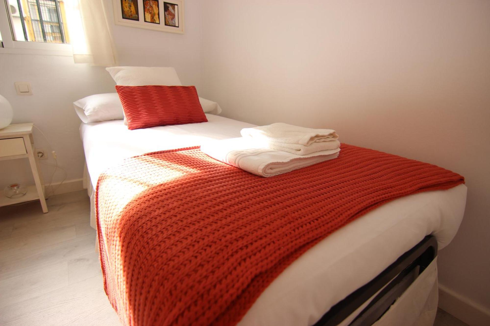 Rentalsevilla Espacioso Apartamento En La Alameda De Hercules Con Parking Exteriér fotografie